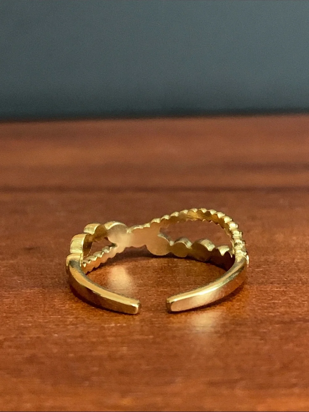 NWT Gold tone wavy textured ring size 7